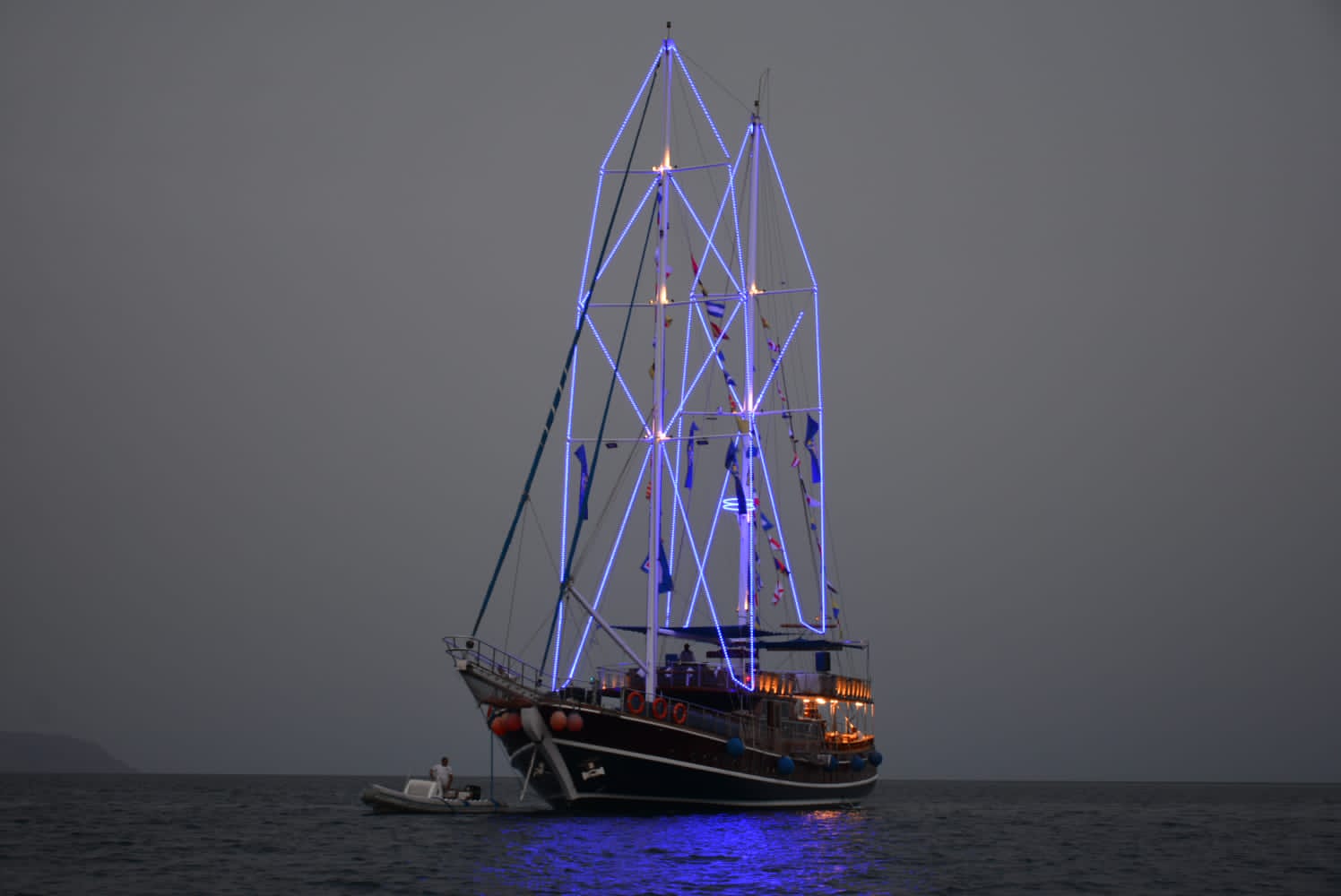 4Luksusowy Rejs Kolacyjny Żaglowcem Pirackim Sina Dream w Szarm el-Szejk