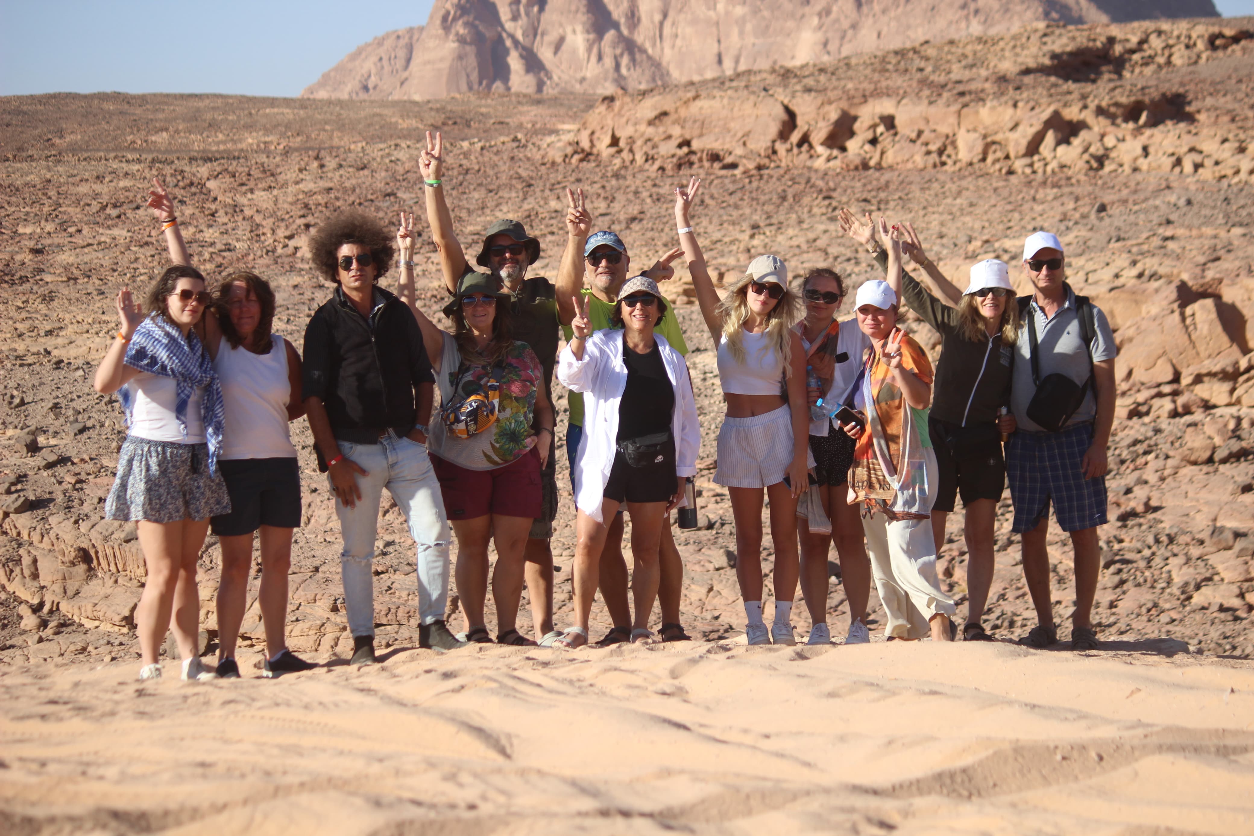 16Jeep Safari ile Renkli Kanyon (Salama) ve Dahab'da Şnorkelli Yüzme | En İyi 4x4 Günübirlik Gezi