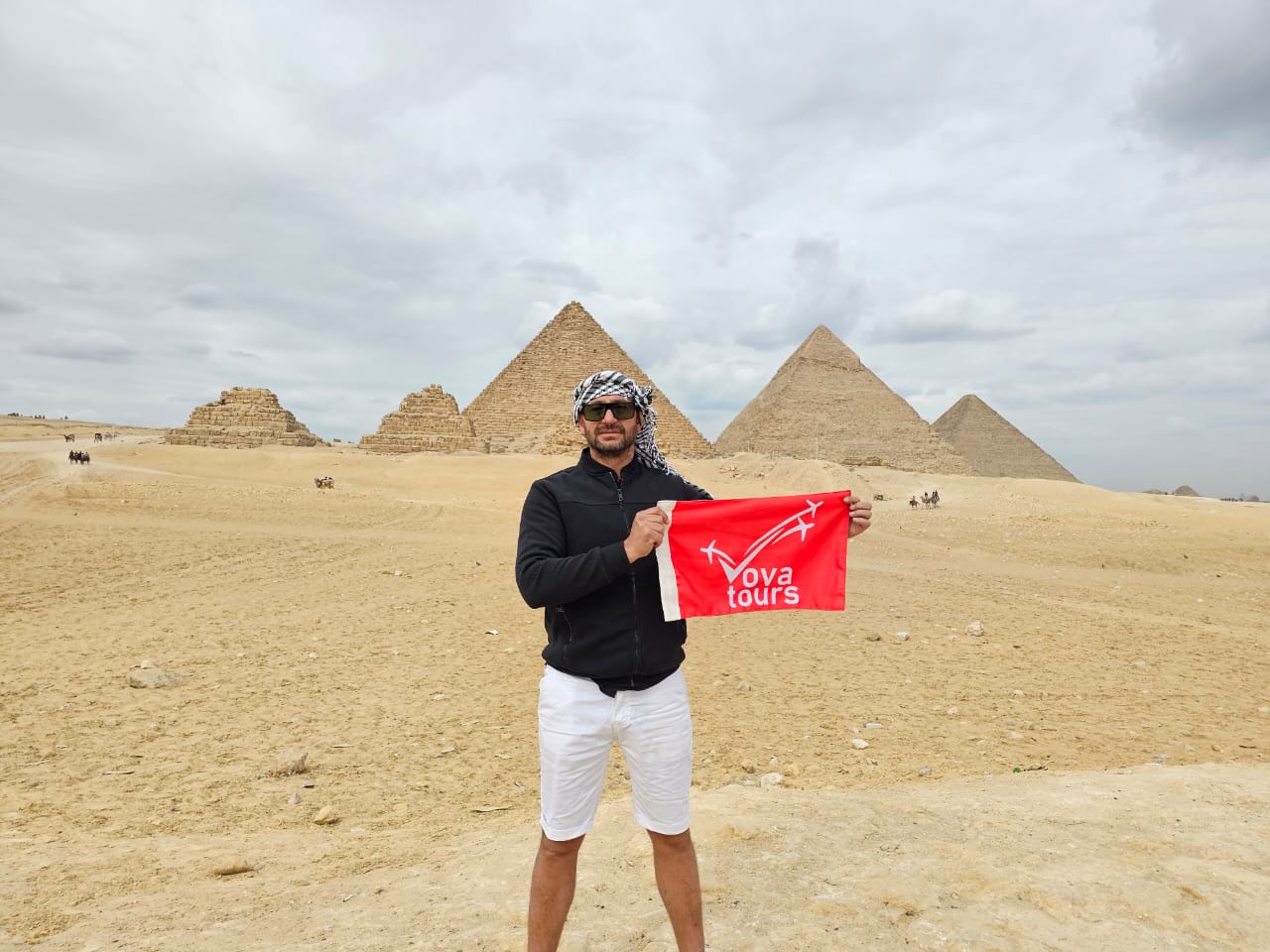 4Cairo Day Trip from Sharm El Sheikh by Bus: Pyramids & Grand Egyptian Museum