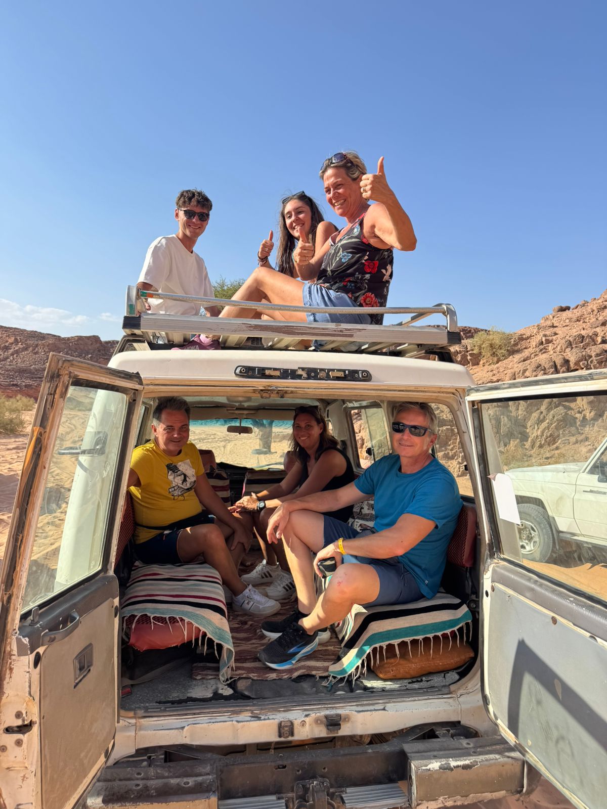 11Snorkeling w Blue Hole i safari w Kolorowym Kanionie – Dahab (super jeep)