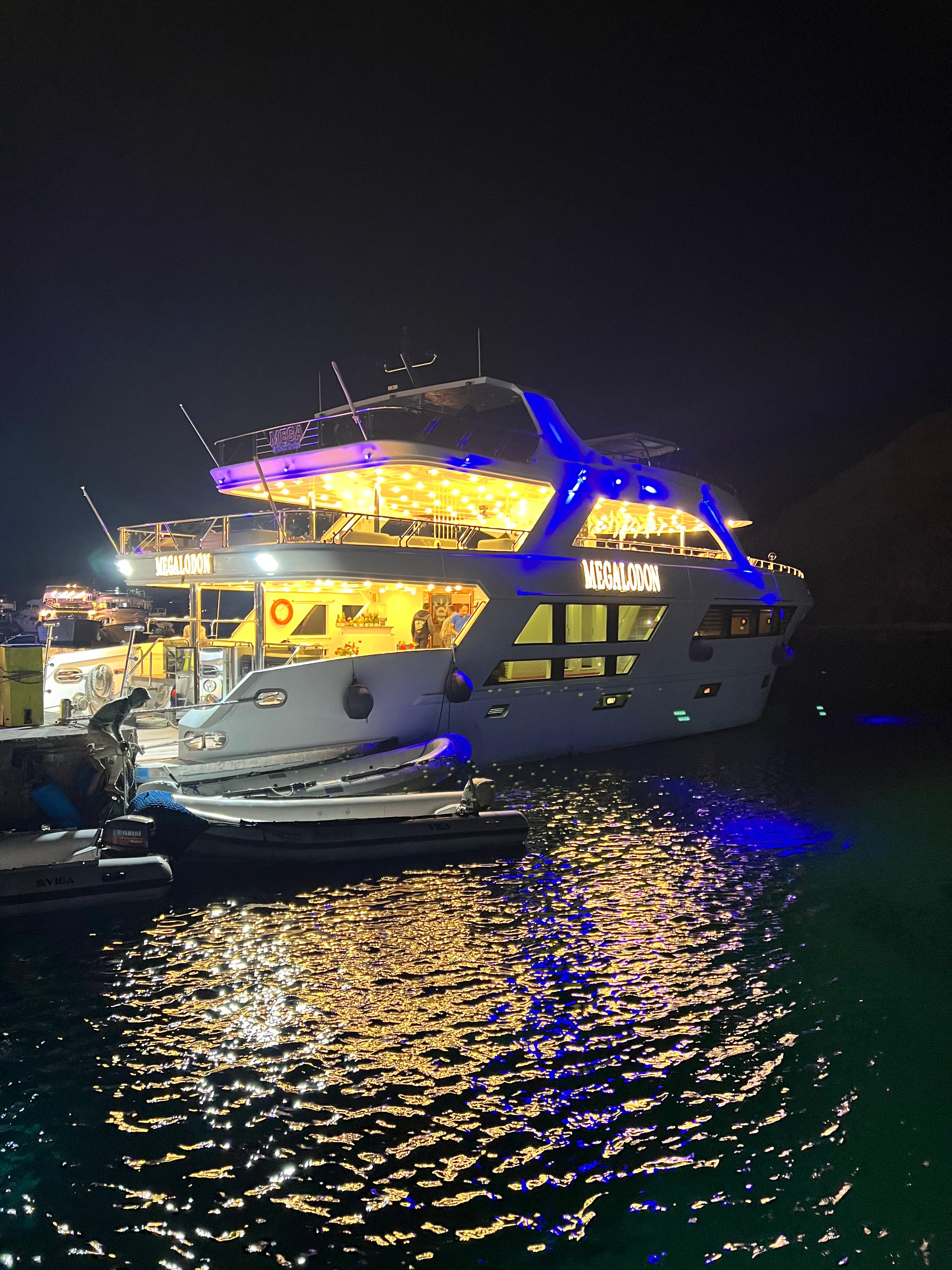 14Romantyczna kolacja na rejsie Mega A.Class Cruise