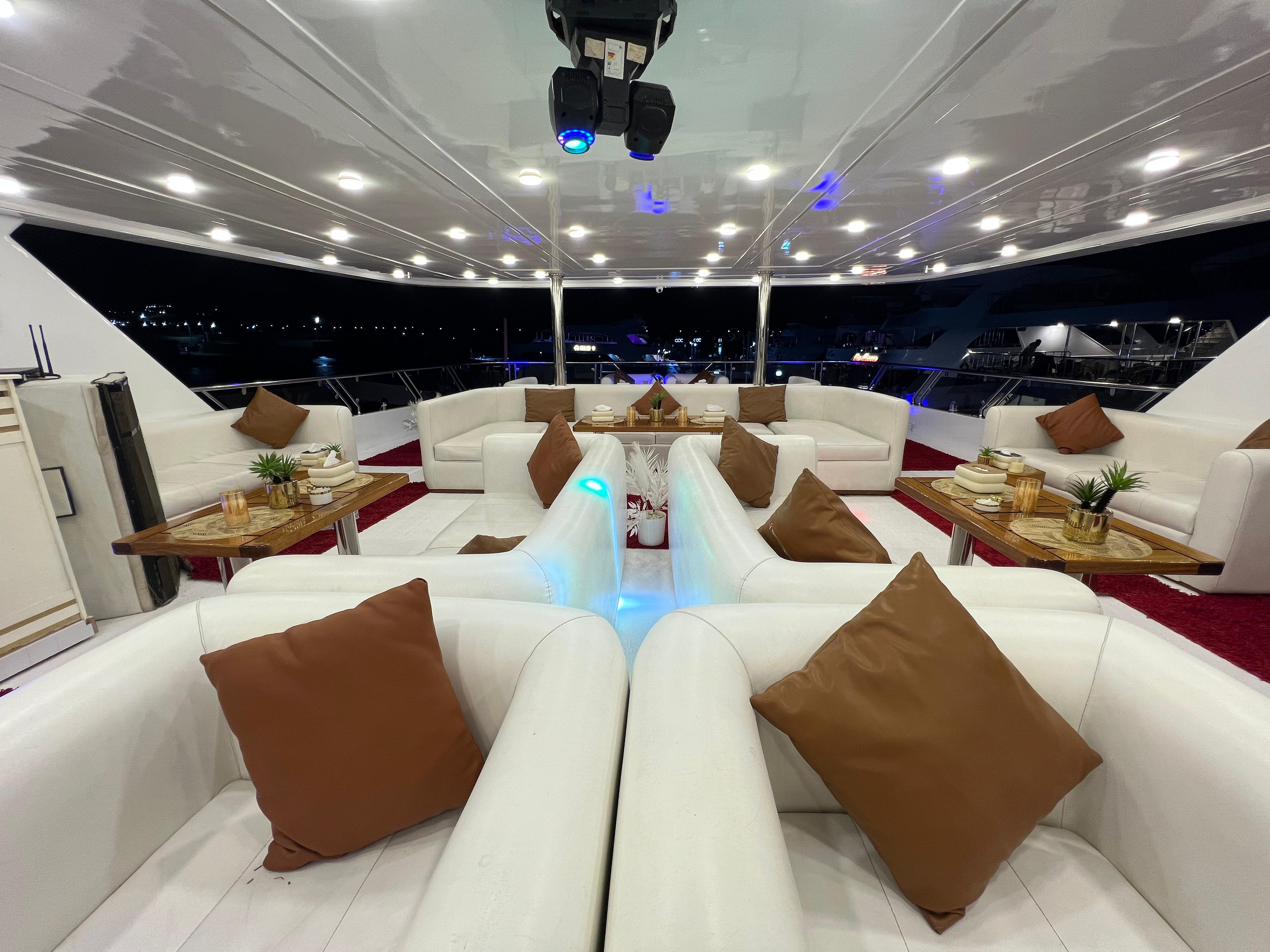 4Romantyczna kolacja na rejsie Mega A.Class Cruise