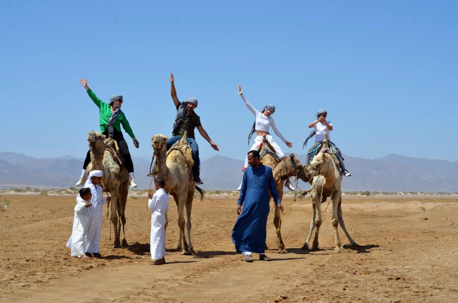 12Przejażdżka na wielbłądzie i herbata beduińska w Szarm el-Szejk