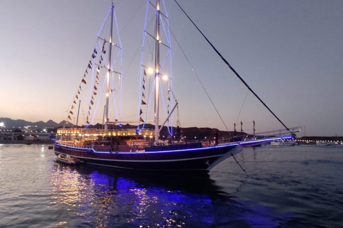 Вечерняя парусная яхта. Ужин, шоу и дискотека